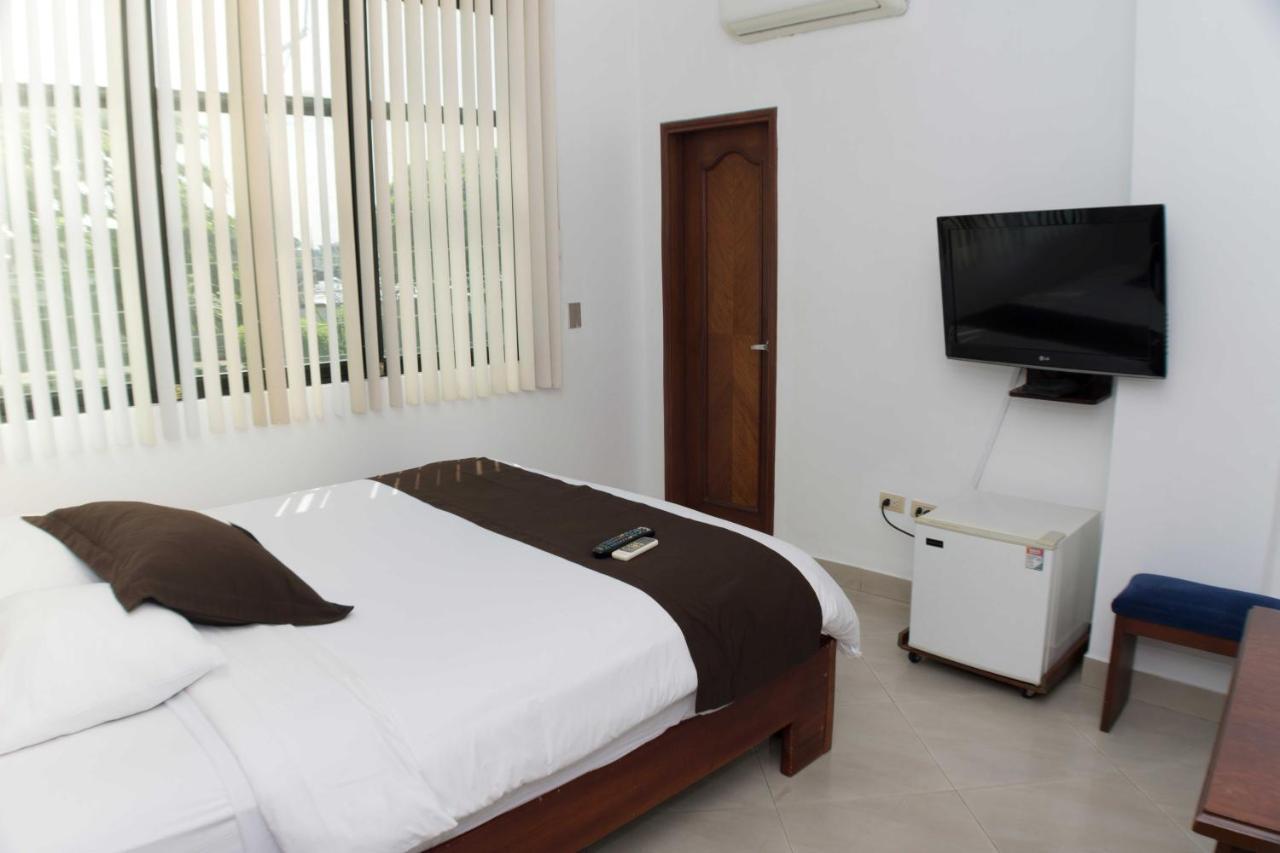 Hotel Castell Guayaquil Exterior photo