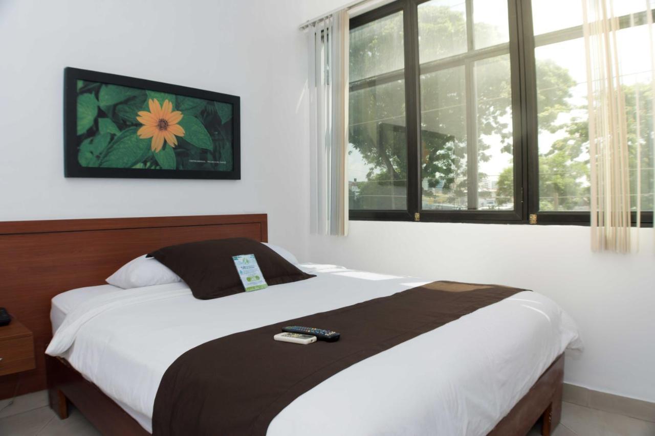 Hotel Castell Guayaquil Exterior photo